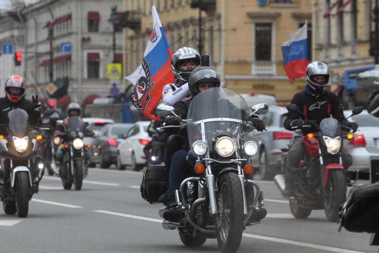 В Петербурге байкеры открыли мотосезон, фото, видео - 4 мая - мебель-дома.рф